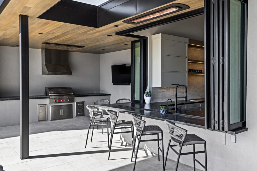 Bromic Luxury Outdoor Heating - Canada Outdoor Kitchens